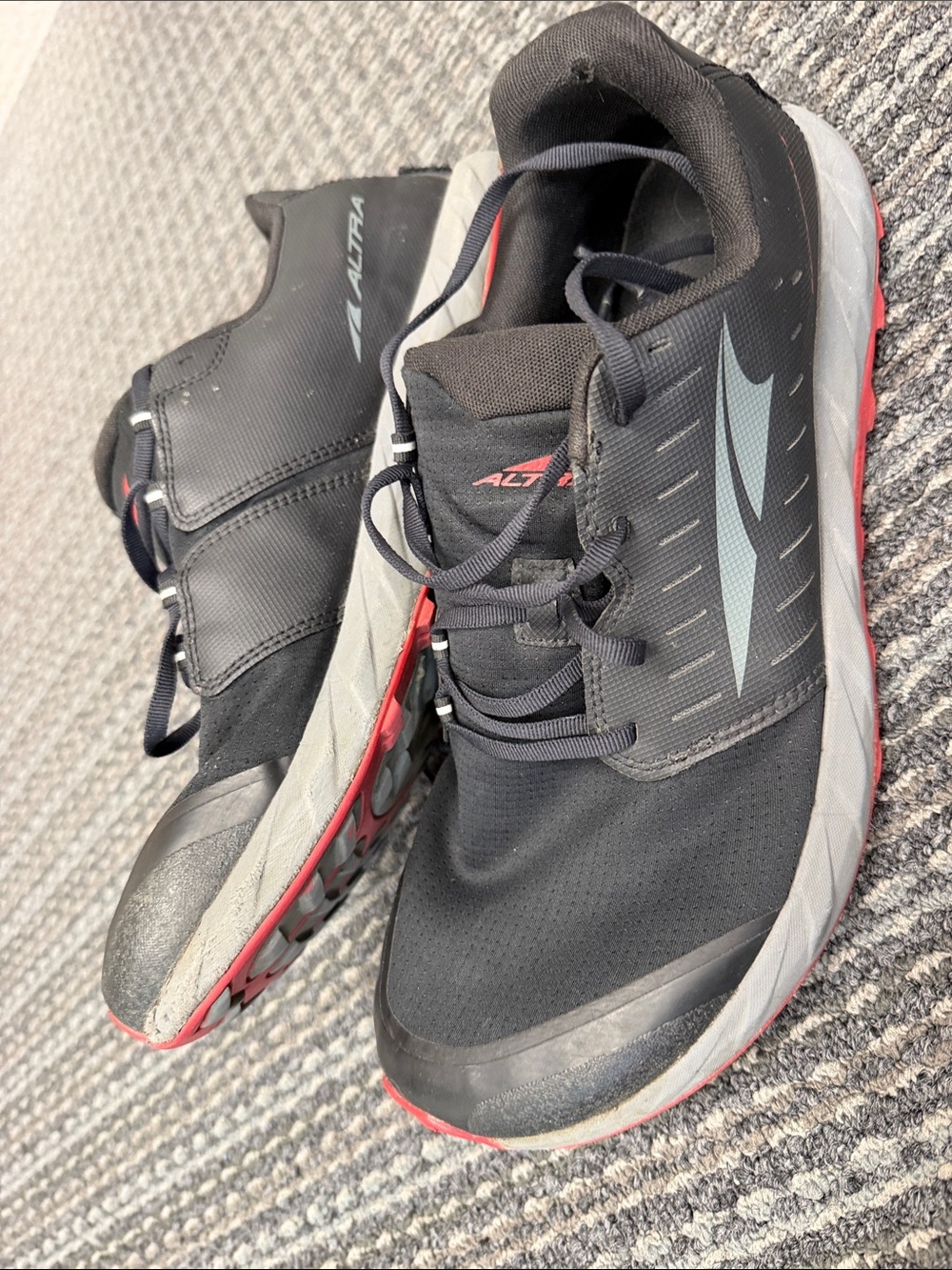 Altra Superior 5 Men’s Trail running shoes. Size 12.5. Black/grey/red